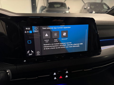 Volkswagen Golf 1.5 eTSI R-Line PANO KEYLESS