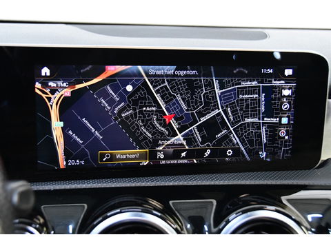 Mercedes-Benz A-Klasse 250 AMG Line, Pano, Navi