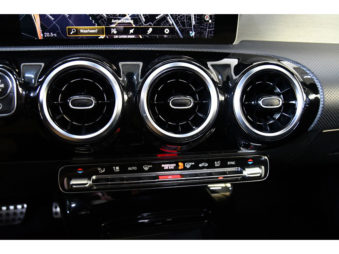 Mercedes-Benz A-Klasse 250 AMG Line, Pano, Navi