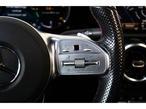 Mercedes-Benz A-Klasse 250 AMG Line, Pano, Navi