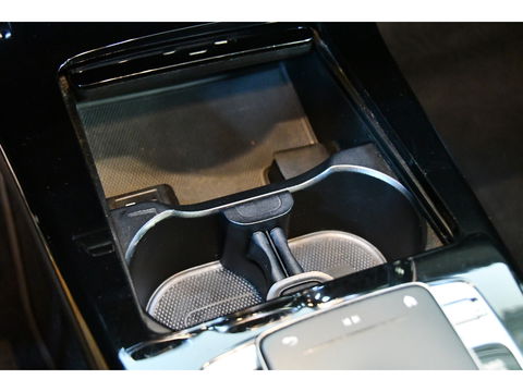 Mercedes-Benz A-Klasse 250 AMG Line, Pano, Navi