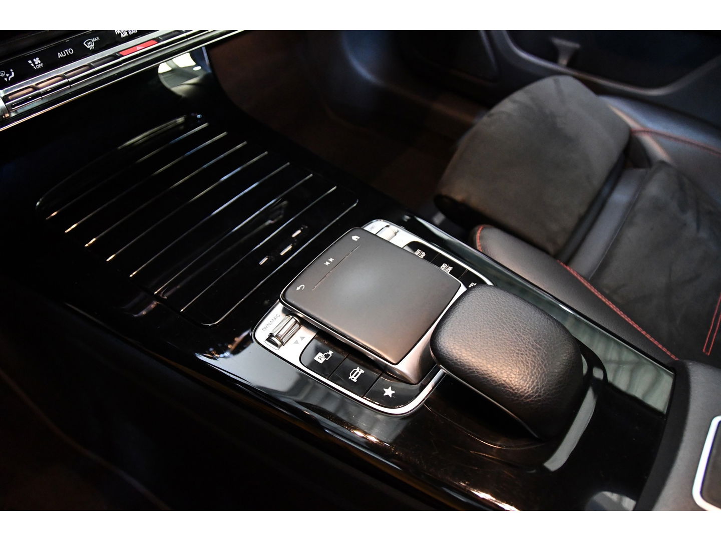 Mercedes-Benz A-Klasse 250 AMG Line, Pano, Navi