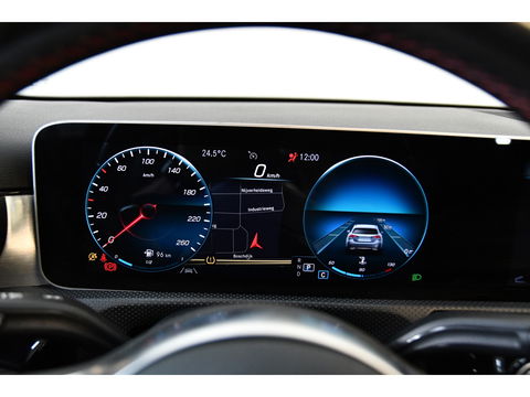 Mercedes-Benz A-Klasse 250 AMG Line, Pano, Navi