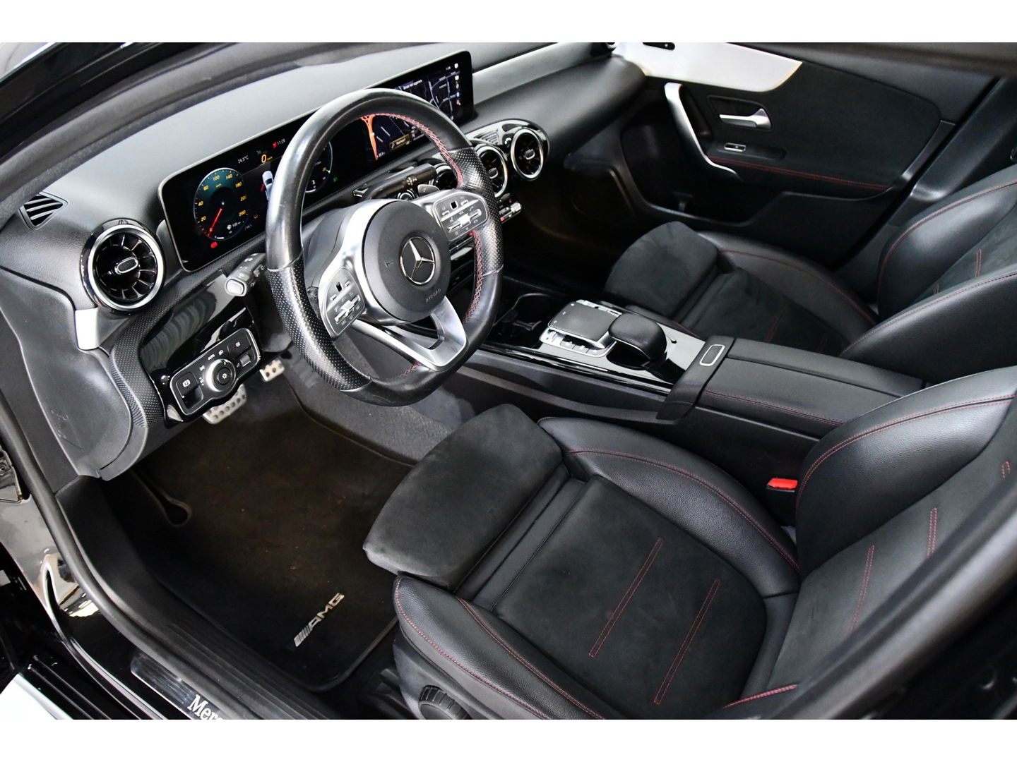 Mercedes-Benz A-Klasse 250 AMG Line, Pano, Navi