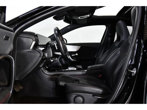 Mercedes-Benz A-Klasse 250 AMG Line, Pano, Navi