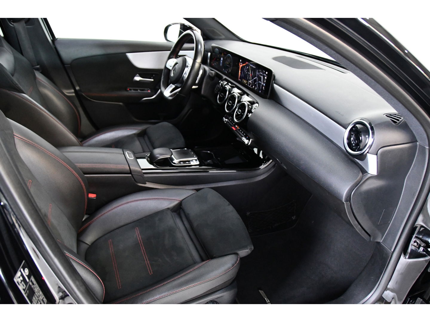 Mercedes-Benz A-Klasse 250 AMG Line, Pano, Navi