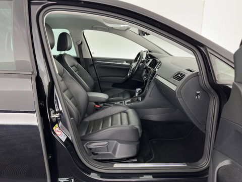 Volkswagen e-Golf E-DITION (INCL-BTW) Aut.*HEAT-PUMP | LUXURY-LEATHER | FULL-LED | DIGI-COCKPIT | NAVI-FULLMAP | HEATED-SPORTSEATS | CAMERA | DAB+ | AMBIENT-LIGHT | PRIVACY-GLASS | CCS-FASTLOADER | 16''ALU*