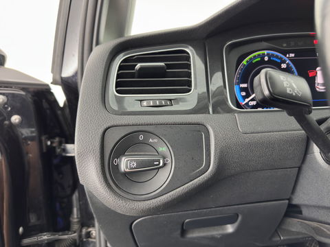 Volkswagen e-Golf E-DITION (INCL-BTW) Aut.*HEAT-PUMP | LUXURY-LEATHER | FULL-LED | DIGI-COCKPIT | NAVI-FULLMAP | HEATED-SPORTSEATS | CAMERA | DAB+ | AMBIENT-LIGHT | PRIVACY-GLASS | CCS-FASTLOADER | 16''ALU*