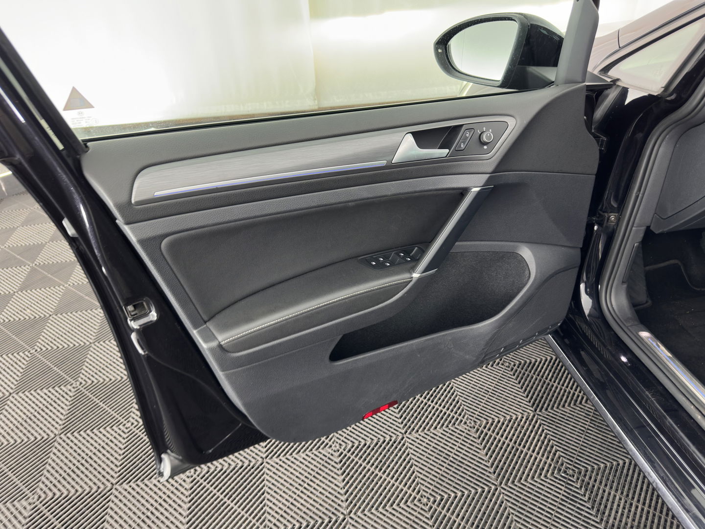 Volkswagen e-Golf E-DITION (INCL-BTW) Aut.*HEAT-PUMP | LUXURY-LEATHER | FULL-LED | DIGI-COCKPIT | NAVI-FULLMAP | HEATED-SPORTSEATS | CAMERA | DAB+ | AMBIENT-LIGHT | PRIVACY-GLASS | CCS-FASTLOADER | 16''ALU*