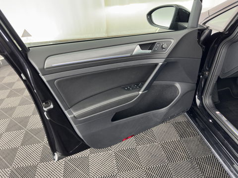 Volkswagen e-Golf E-DITION (INCL-BTW) Aut.*HEAT-PUMP | LUXURY-LEATHER | FULL-LED | DIGI-COCKPIT | NAVI-FULLMAP | HEATED-SPORTSEATS | CAMERA | DAB+ | AMBIENT-LIGHT | PRIVACY-GLASS | CCS-FASTLOADER | 16''ALU*