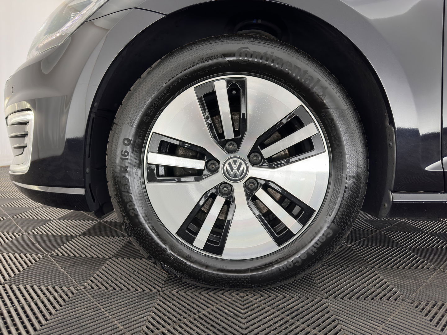 Volkswagen e-Golf E-DITION (INCL-BTW) Aut.*HEAT-PUMP | LUXURY-LEATHER | FULL-LED | DIGI-COCKPIT | NAVI-FULLMAP | HEATED-SPORTSEATS | CAMERA | DAB+ | AMBIENT-LIGHT | PRIVACY-GLASS | CCS-FASTLOADER | 16''ALU*