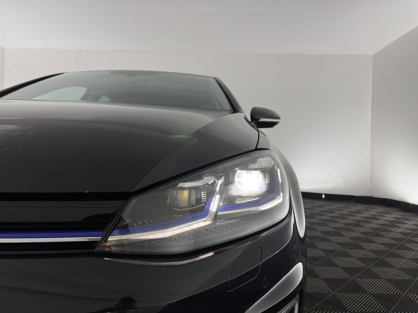 Volkswagen e-Golf E-DITION (INCL-BTW) Aut.*HEAT-PUMP | LUXURY-LEATHER | FULL-LED | DIGI-COCKPIT | NAVI-FULLMAP | HEATED-SPORTSEATS | CAMERA | DAB+ | AMBIENT-LIGHT | PRIVACY-GLASS | CCS-FASTLOADER | 16''ALU*
