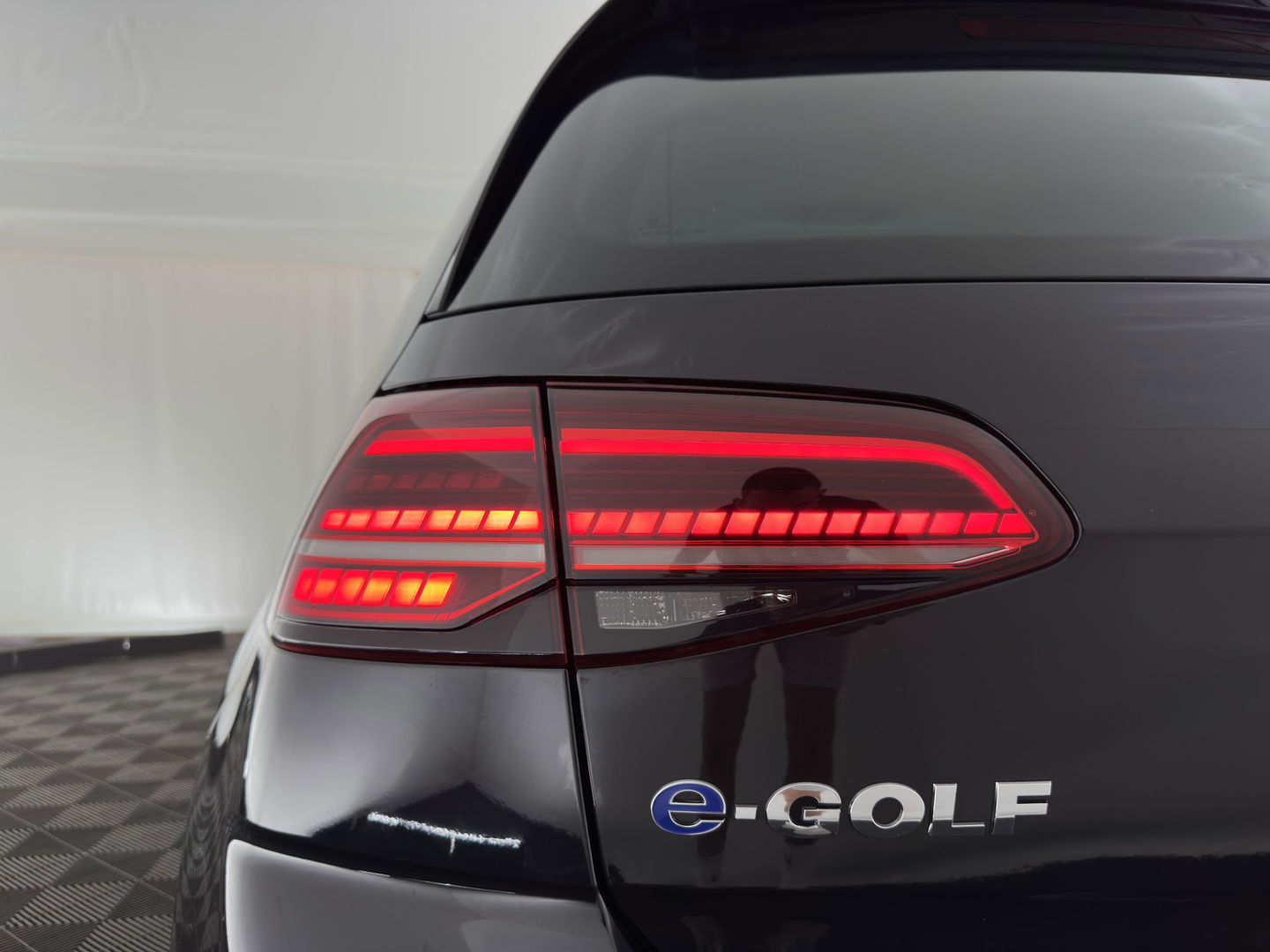 Volkswagen e-Golf E-DITION (INCL-BTW) Aut.*HEAT-PUMP | LUXURY-LEATHER | FULL-LED | DIGI-COCKPIT | NAVI-FULLMAP | HEATED-SPORTSEATS | CAMERA | DAB+ | AMBIENT-LIGHT | PRIVACY-GLASS | CCS-FASTLOADER | 16''ALU*