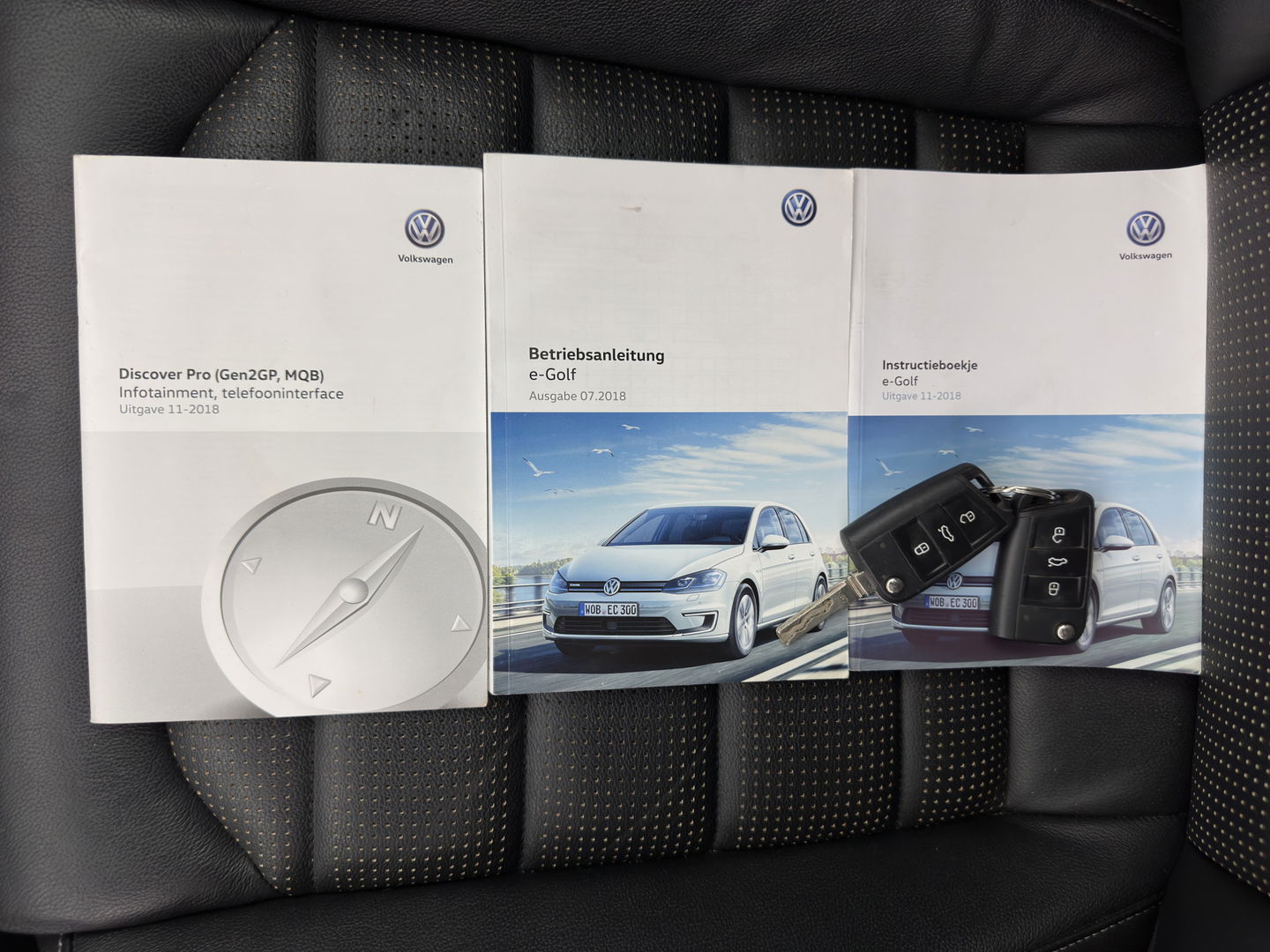 Volkswagen e-Golf E-DITION (INCL-BTW) Aut.*HEAT-PUMP | LUXURY-LEATHER | FULL-LED | DIGI-COCKPIT | NAVI-FULLMAP | HEATED-SPORTSEATS | CAMERA | DAB+ | AMBIENT-LIGHT | PRIVACY-GLASS | CCS-FASTLOADER | 16''ALU*