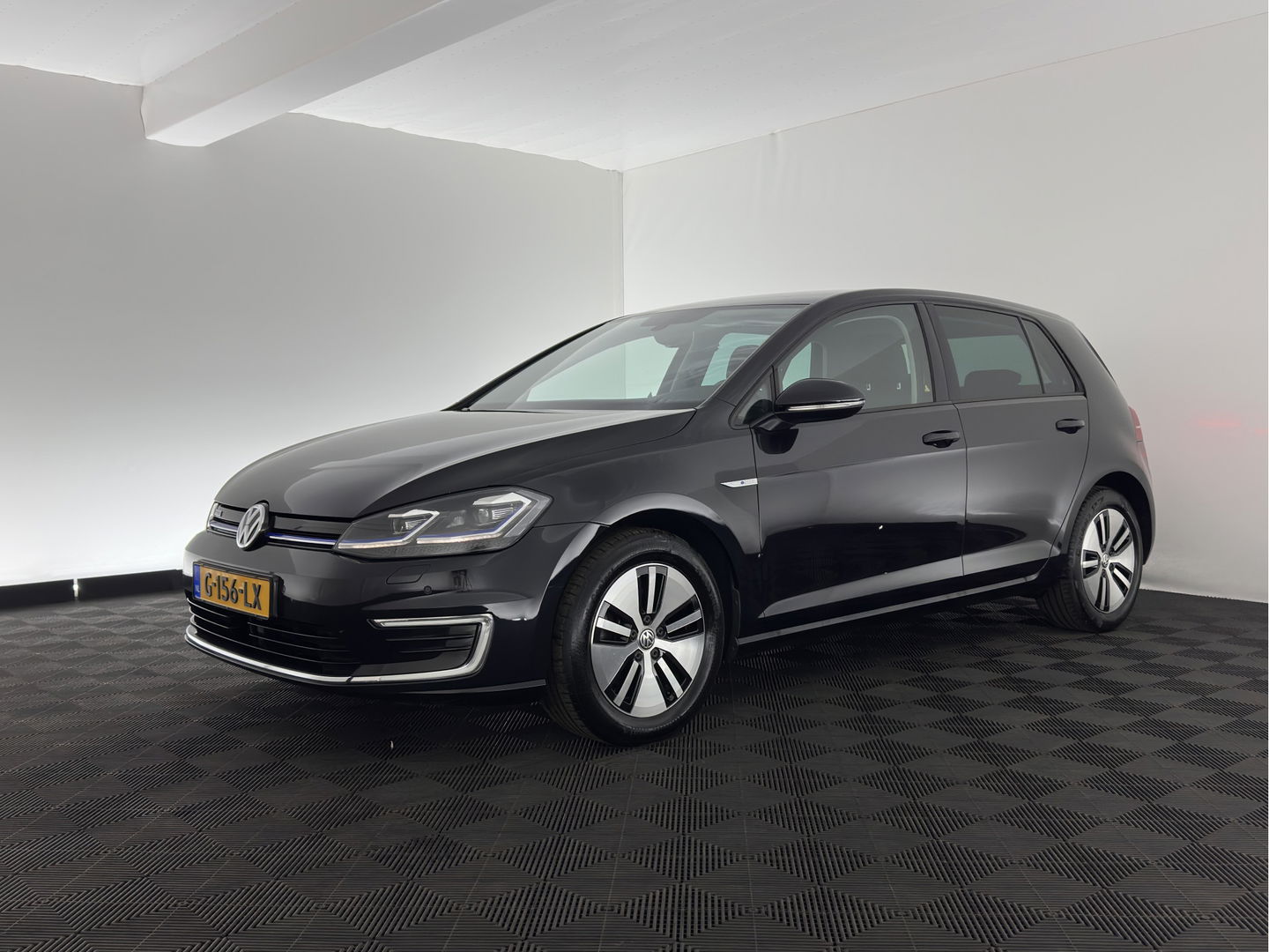 Volkswagen e-Golf E-DITION (INCL-BTW) Aut.*HEAT-PUMP | LUXURY-LEATHER | FULL-LED | DIGI-COCKPIT | NAVI-FULLMAP | HEATED-SPORTSEATS | CAMERA | DAB+ | AMBIENT-LIGHT | PRIVACY-GLASS | CCS-FASTLOADER | 16''ALU*