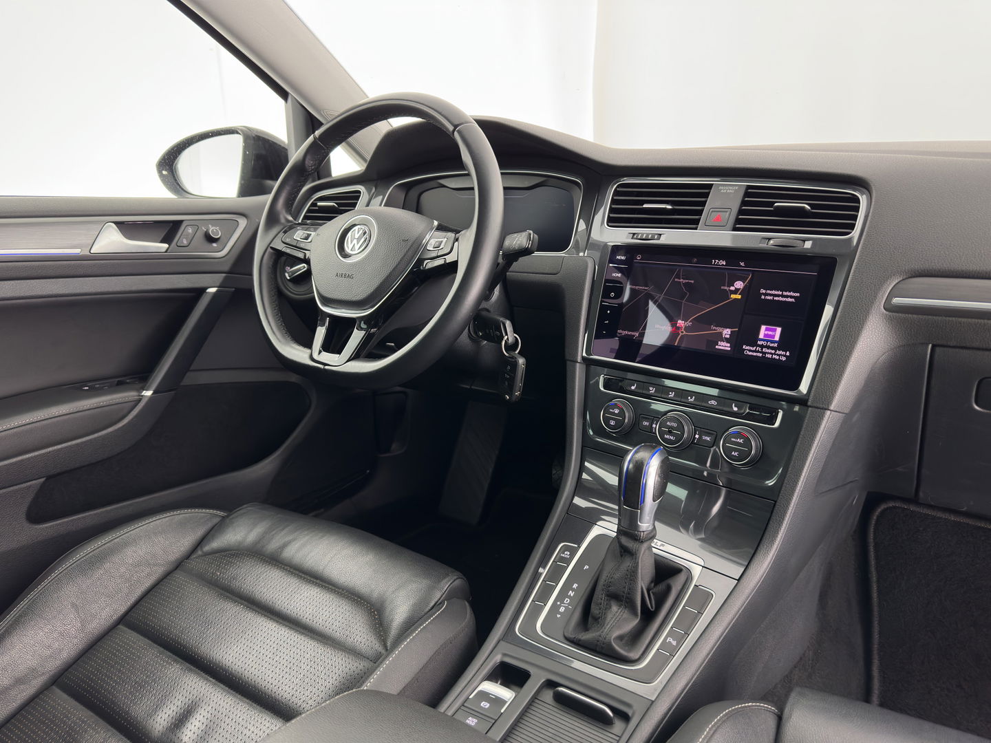 Volkswagen e-Golf E-DITION (INCL-BTW) Aut.*HEAT-PUMP | LUXURY-LEATHER | FULL-LED | DIGI-COCKPIT | NAVI-FULLMAP | HEATED-SPORTSEATS | CAMERA | DAB+ | AMBIENT-LIGHT | PRIVACY-GLASS | CCS-FASTLOADER | 16''ALU*