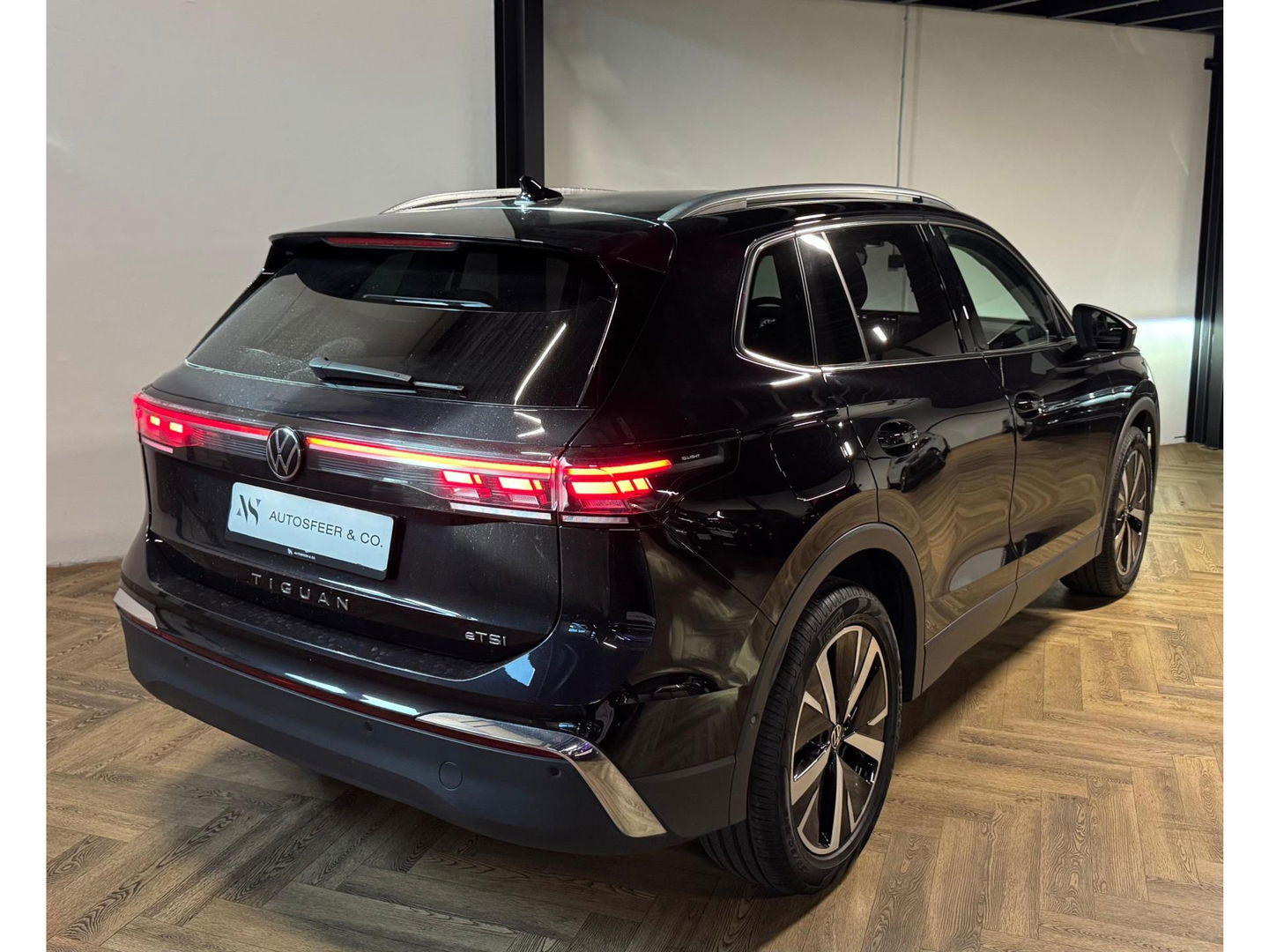 Volkswagen Tiguan 1.5 eTSI Life Edition CAM KEYLESS