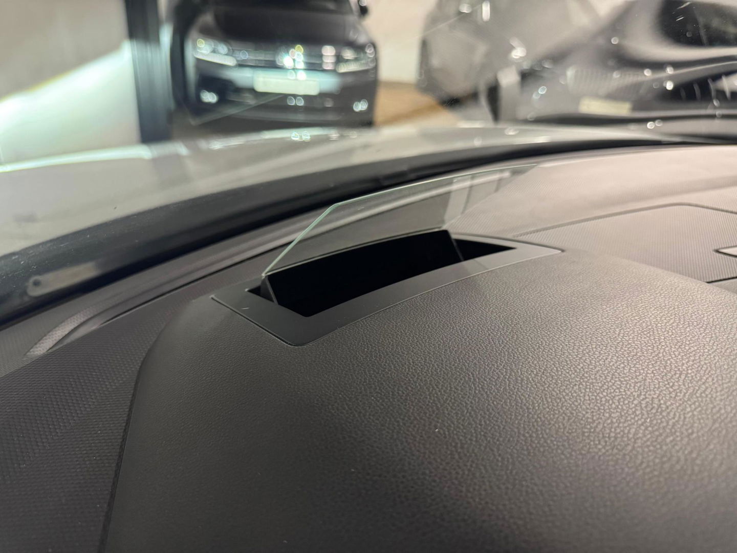 Volkswagen Tiguan 1.5 TSI R-Line PANO KEYLESS CAM
