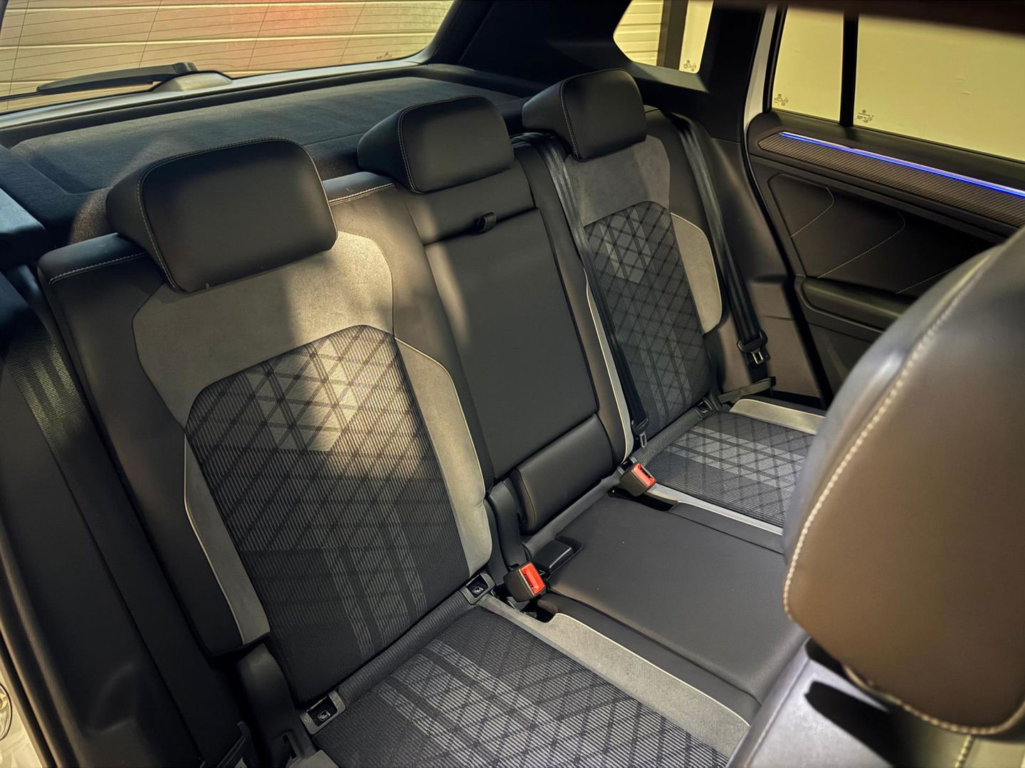 Volkswagen Tiguan 1.5 TSI R-Line PANO KEYLESS CAM