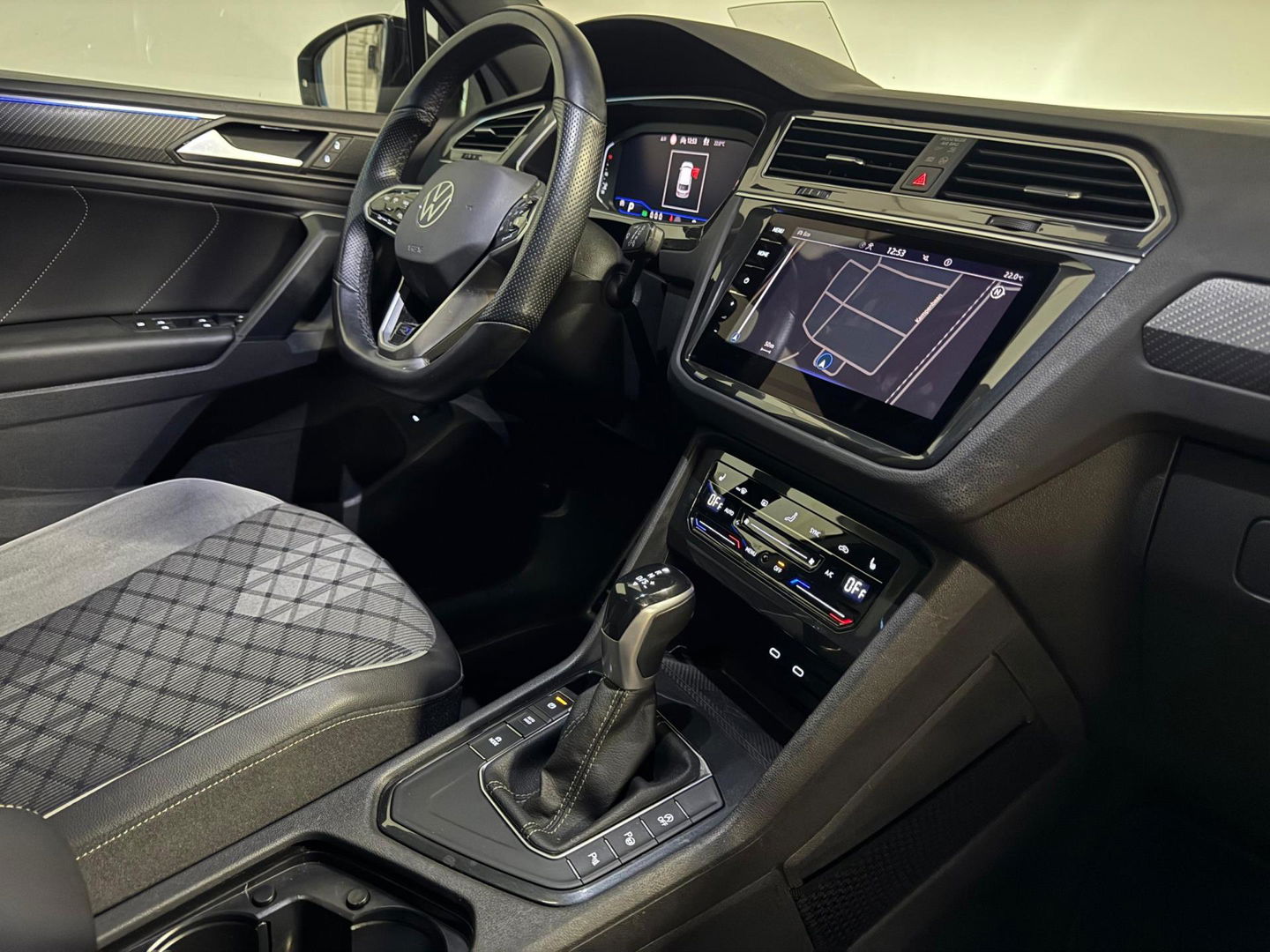 Volkswagen Tiguan 1.5 TSI R-Line PANO KEYLESS CAM