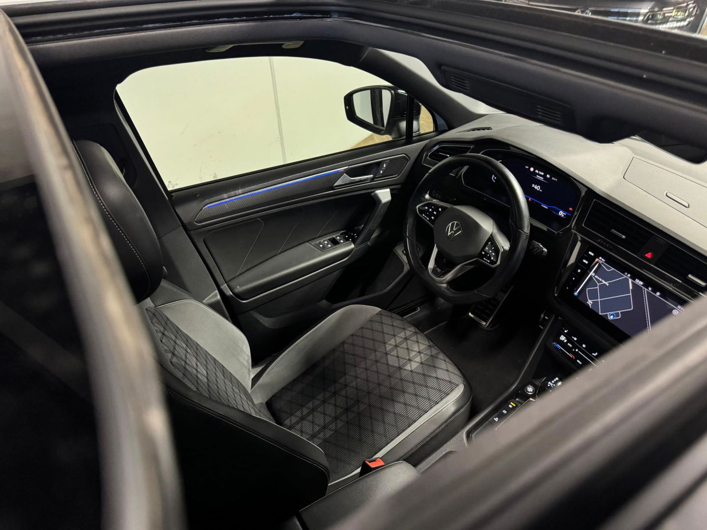 Volkswagen Tiguan 1.5 TSI R-Line PANO KEYLESS CAM