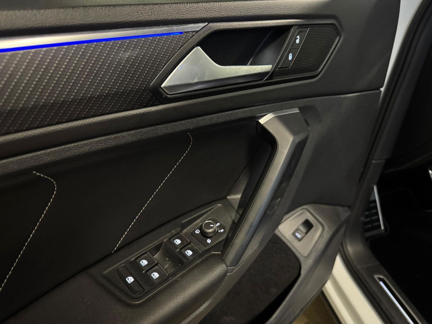 Volkswagen Tiguan 1.5 TSI R-Line PANO KEYLESS CAM