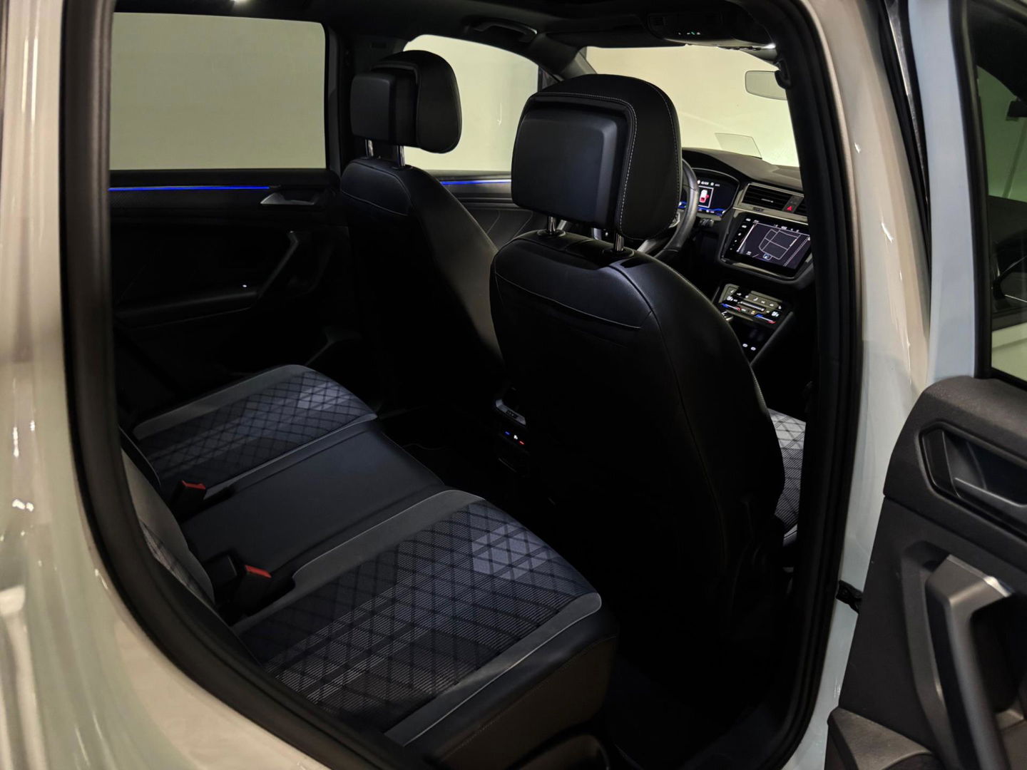 Volkswagen Tiguan 1.5 TSI R-Line PANO KEYLESS CAM