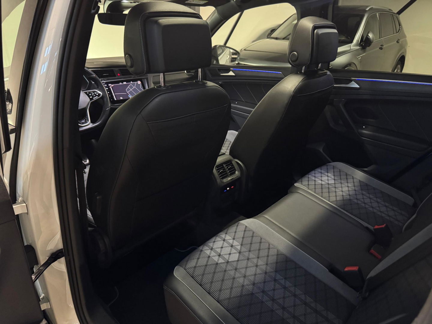 Volkswagen Tiguan 1.5 TSI R-Line PANO KEYLESS CAM