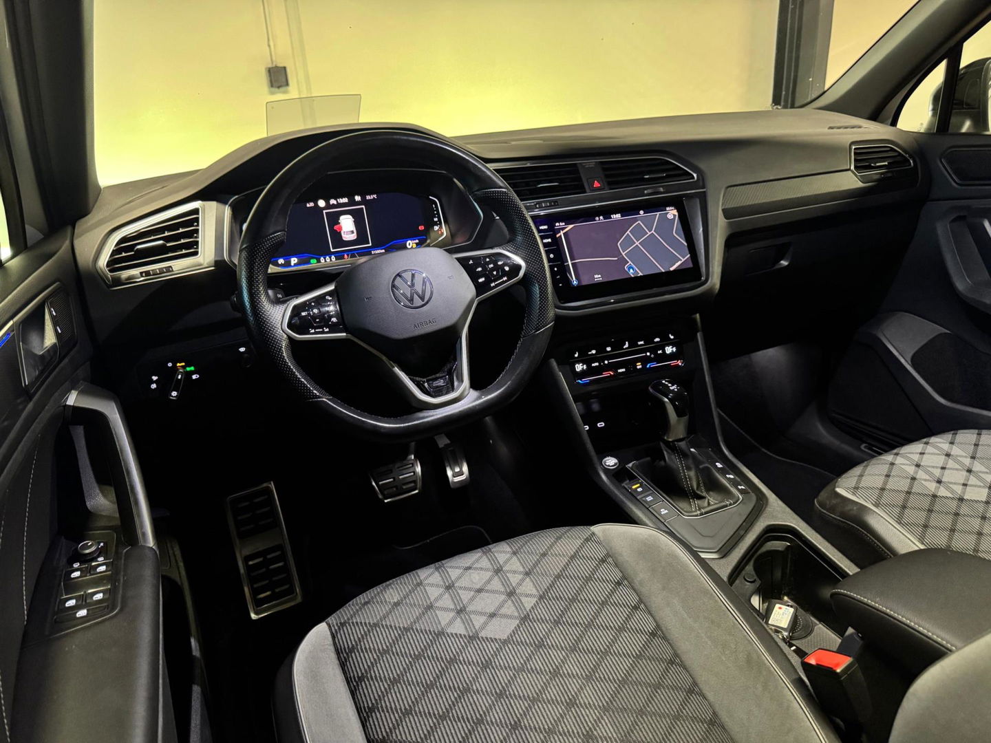 Volkswagen Tiguan 1.5 TSI R-Line PANO KEYLESS CAM