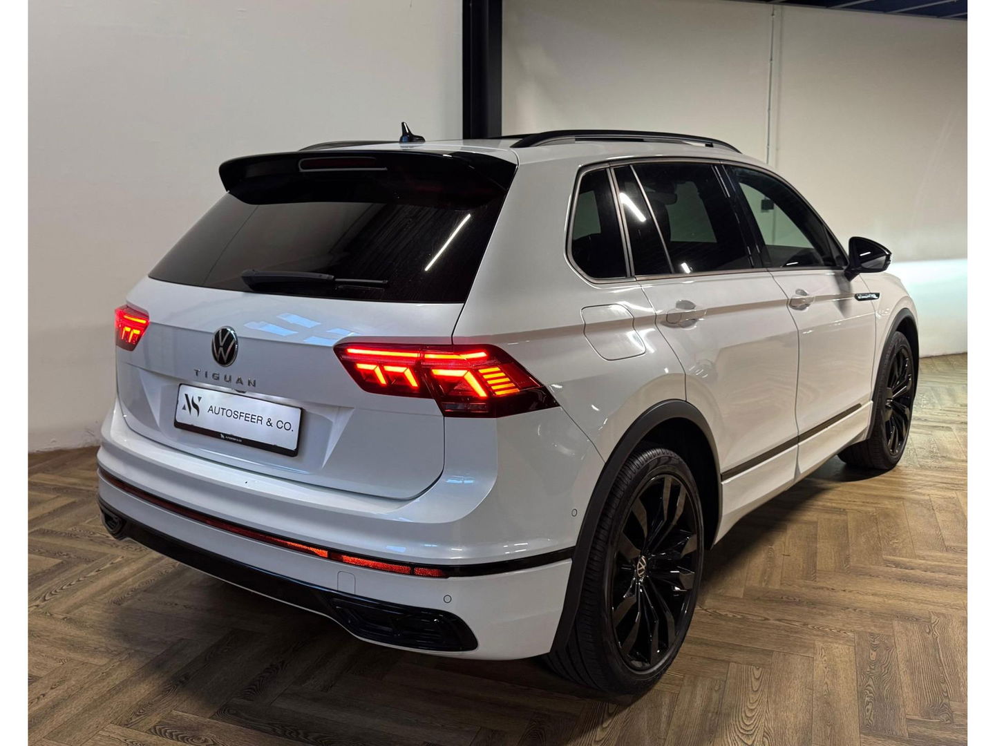 Volkswagen Tiguan 1.5 TSI R-Line PANO KEYLESS CAM