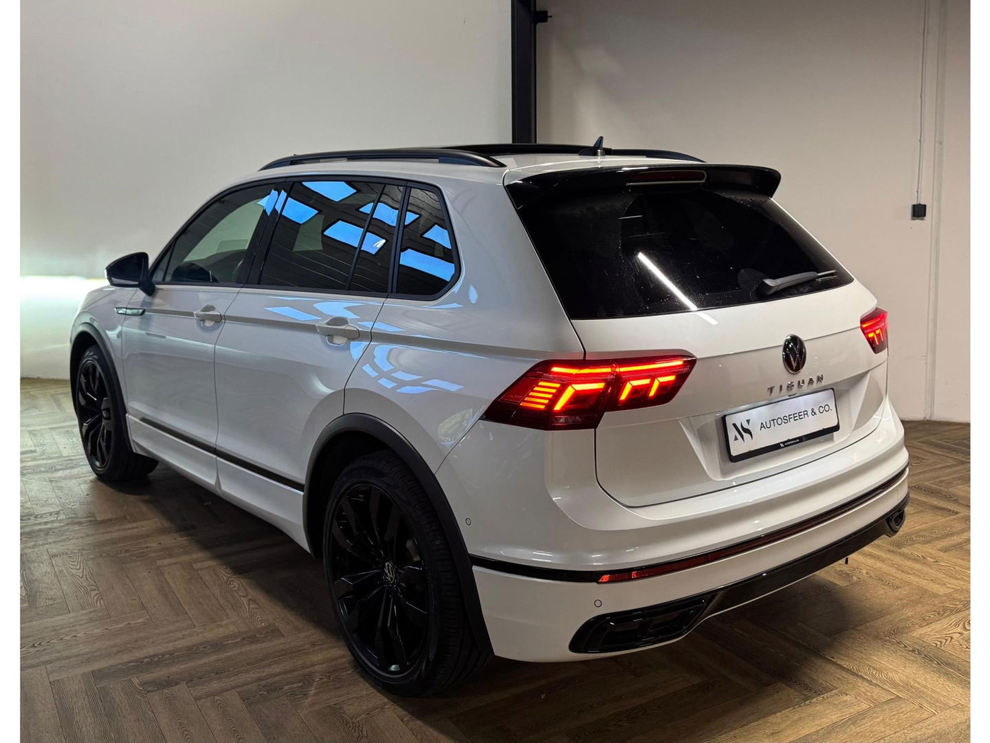 Volkswagen Tiguan 1.5 TSI R-Line PANO KEYLESS CAM
