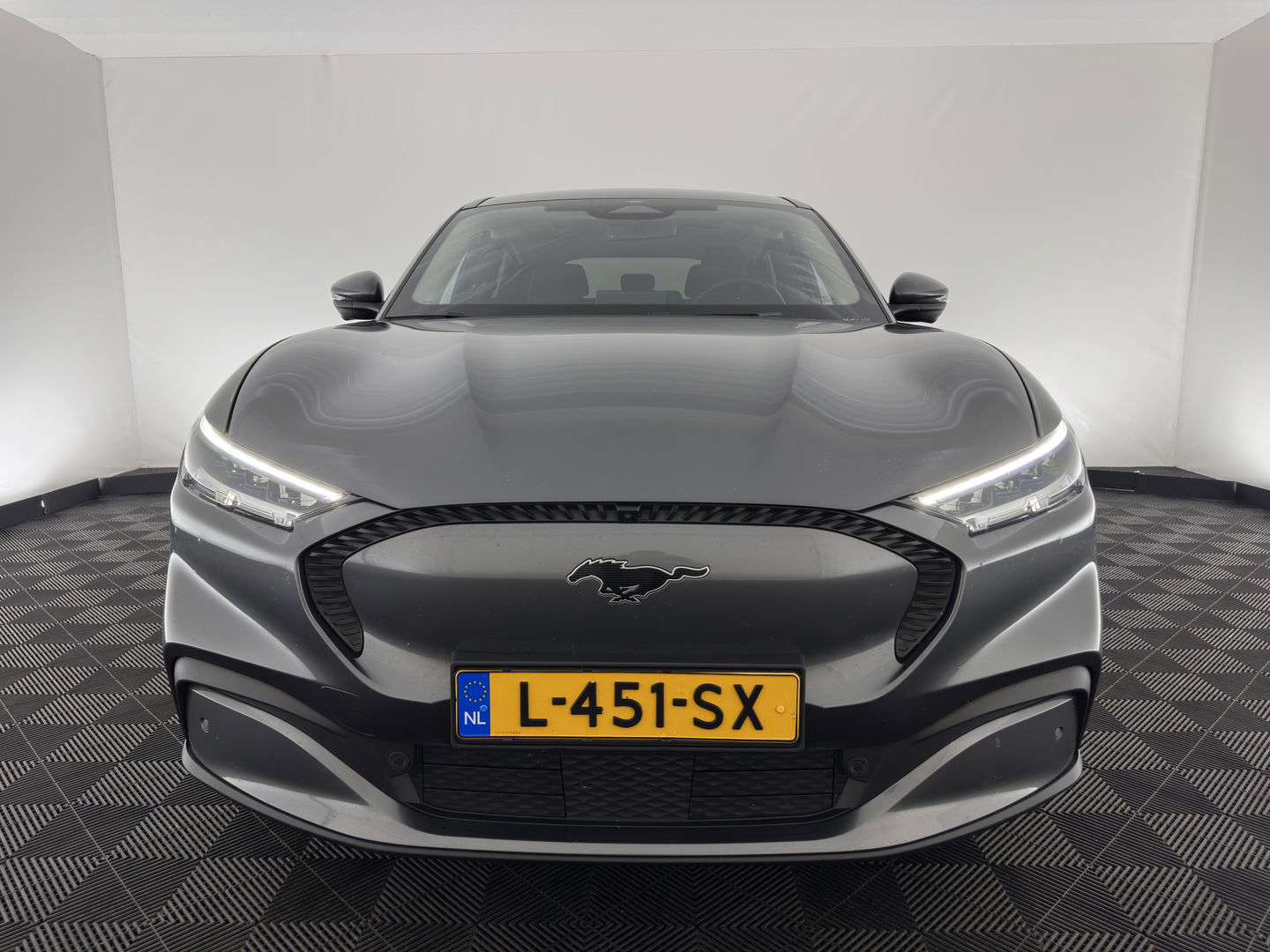 Ford Mustang Mach-E RWD 75 kWh [ 3-Fase ] {SOH-94%} (INCL-BTW) *PANO | LUXURY-LEATHER | ADAPTIVE-CRUISE | BANG&OLUFSEN | MEMORY-PACK | TOP-VIEW | FULL-LED | BLIND-SPOT | DAB+ | DIGI-COCKPIT | KEYLESS | NAVI-FULLMAP | CARPLAY | COMFORT-SEATS |