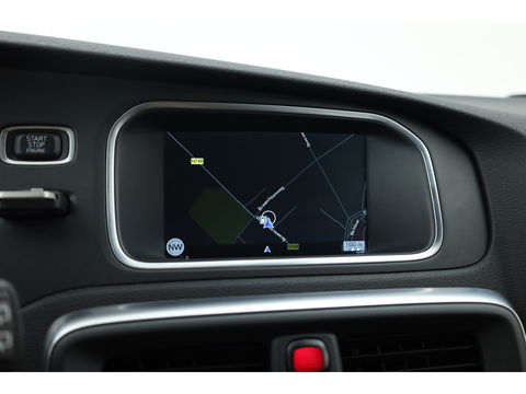 Volvo V40 1.6 T4 Momentum Aut. | Trekhaak | Navi | Cruise | PDC A | 17" | Clima