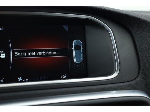 Volvo V40 1.6 T4 Momentum Aut. | Trekhaak | Navi | Cruise | PDC A | 17" | Clima
