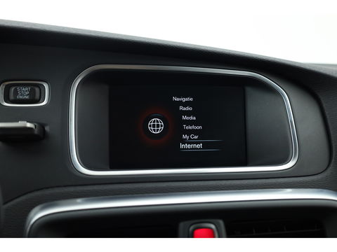 Volvo V40 1.6 T4 Momentum Aut. | Trekhaak | Navi | Cruise | PDC A | 17" | Clima