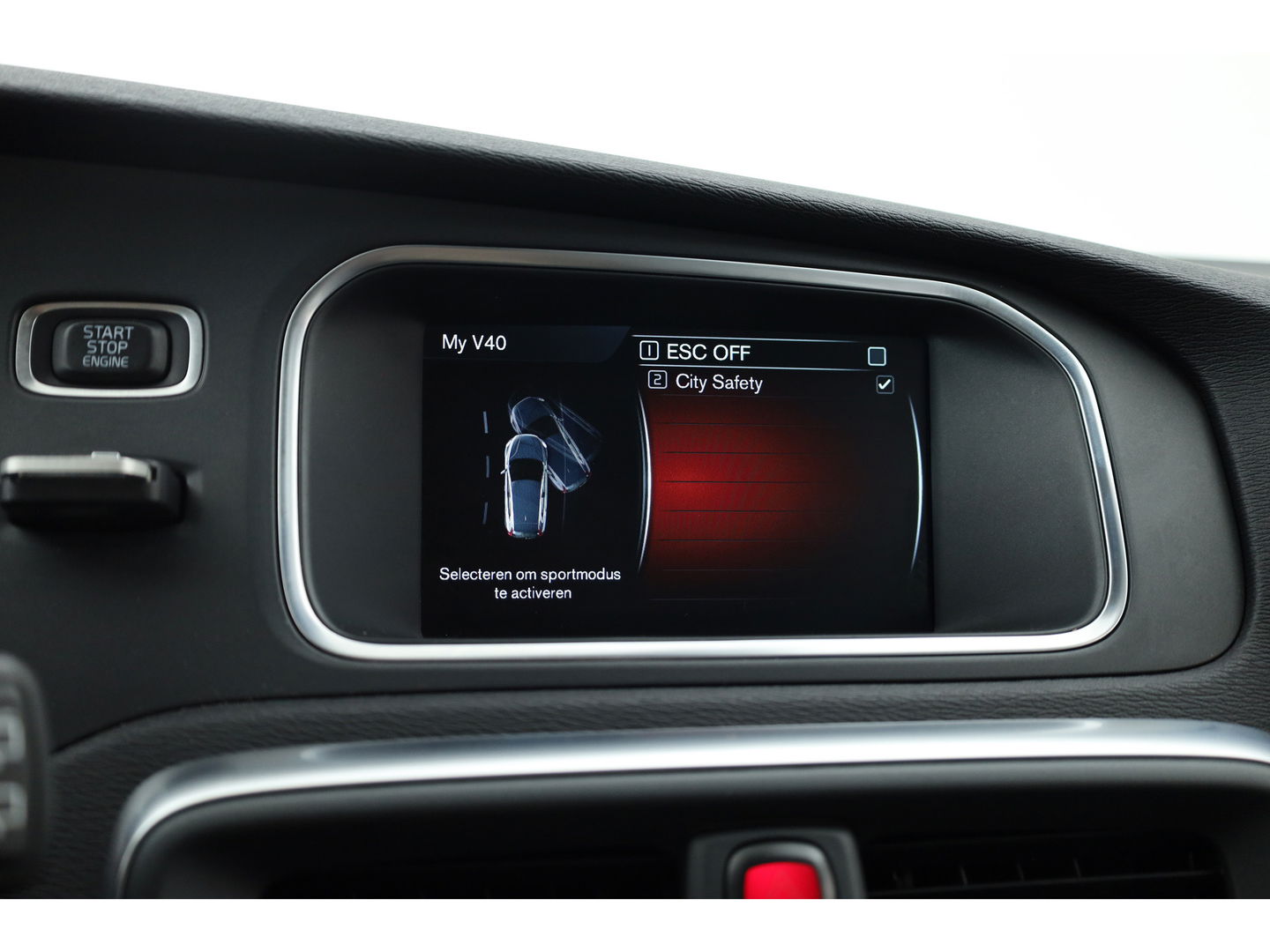 Volvo V40 1.6 T4 Momentum Aut. | Trekhaak | Navi | Cruise | PDC A | 17" | Clima