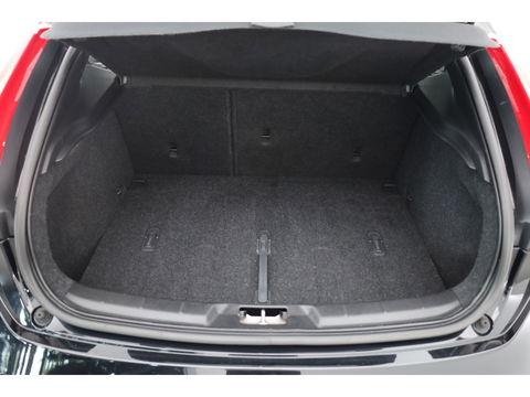 Volvo V40 1.6 T4 Momentum Aut. | Trekhaak | Navi | Cruise | PDC A | 17" | Clima