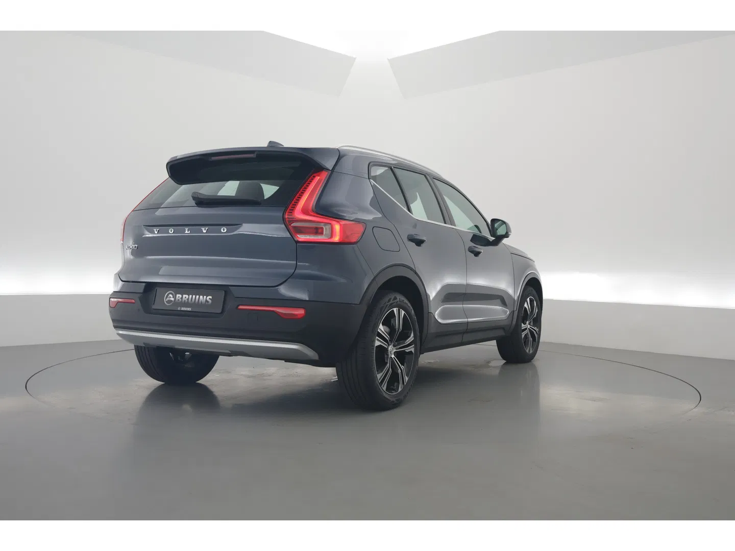 Volvo XC40 1.5 T4 Recharge Inscription | Leer | Pano-dak | ACC | 360 camera | elek. stoelen | 4x stoel + stuurverw. |