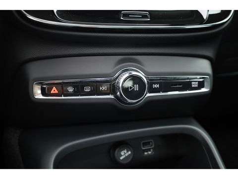 Volvo XC40 1.5 T4 Recharge Inscription | Leer | Pano-dak | ACC | 360 camera | elek. stoelen | 4x stoel + stuurverw. |