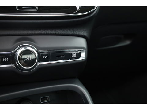 Volvo XC40 1.5 T4 Recharge Inscription | Leer | Pano-dak | ACC | 360 camera | elek. stoelen | 4x stoel + stuurverw. |