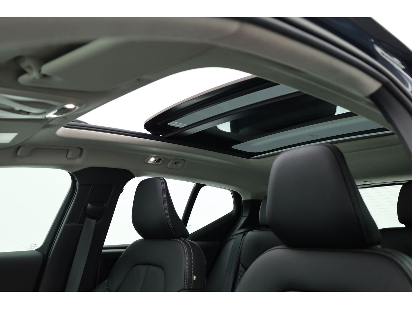Volvo XC40 1.5 T4 Recharge Inscription | Leer | Pano-dak | ACC | 360 camera | elek. stoelen | 4x stoel + stuurverw. |