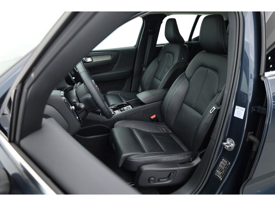 Volvo XC40 1.5 T4 Recharge Inscription | Leer | Pano-dak | ACC | 360 camera | elek. stoelen | 4x stoel + stuurverw. |