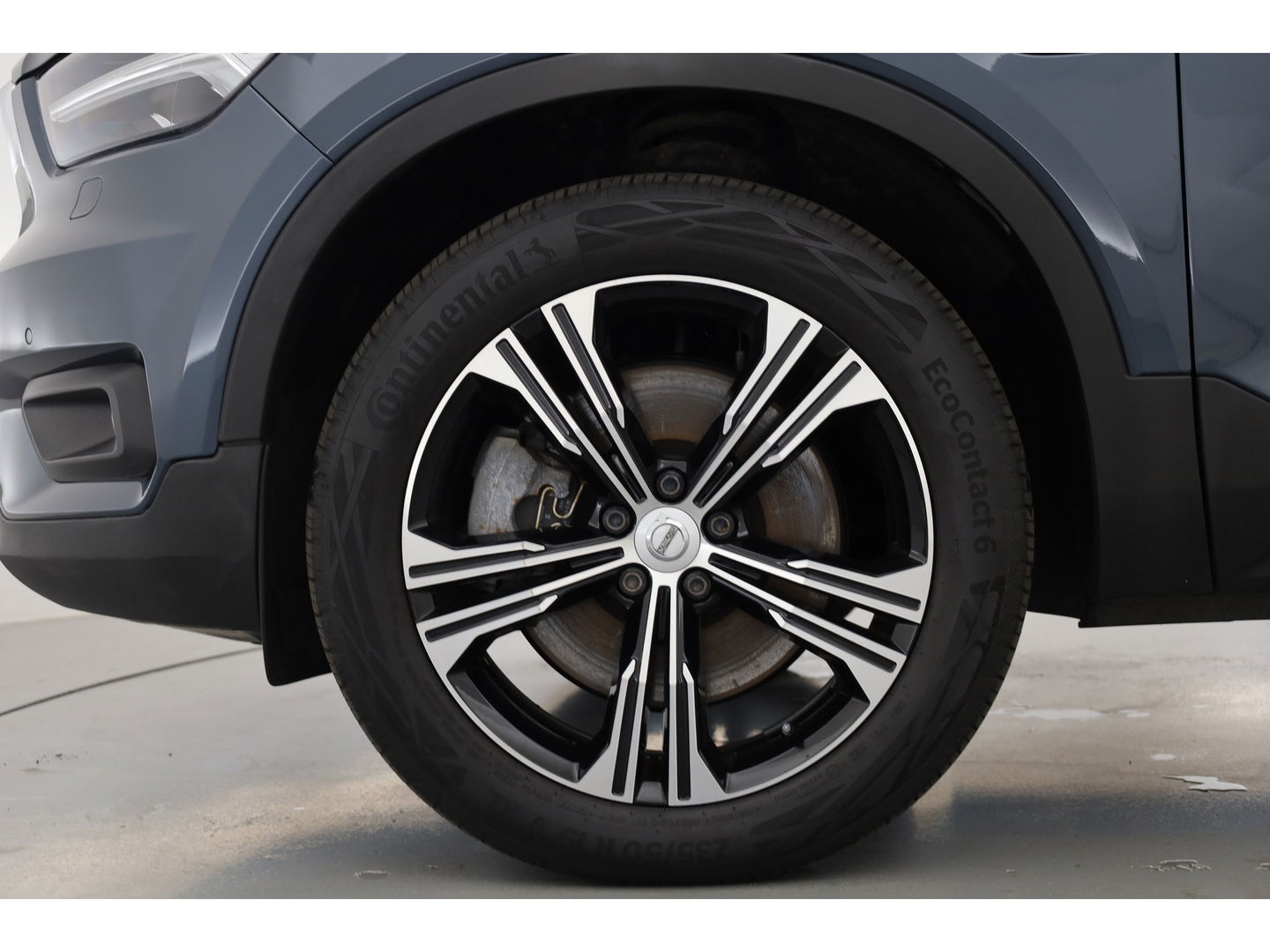 Volvo XC40 1.5 T4 Recharge Inscription | Leer | Pano-dak | ACC | 360 camera | elek. stoelen | 4x stoel + stuurverw. |