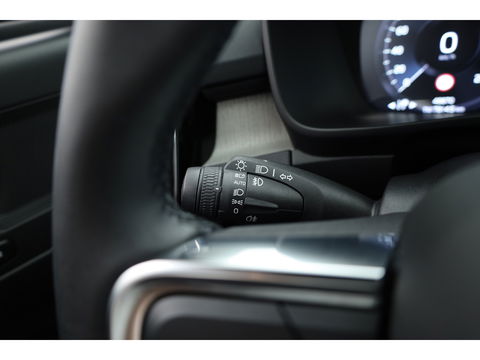 Volvo XC40 1.5 T4 Recharge Inscription | Leer | Pano-dak | ACC | 360 camera | elek. stoelen | 4x stoel + stuurverw. |