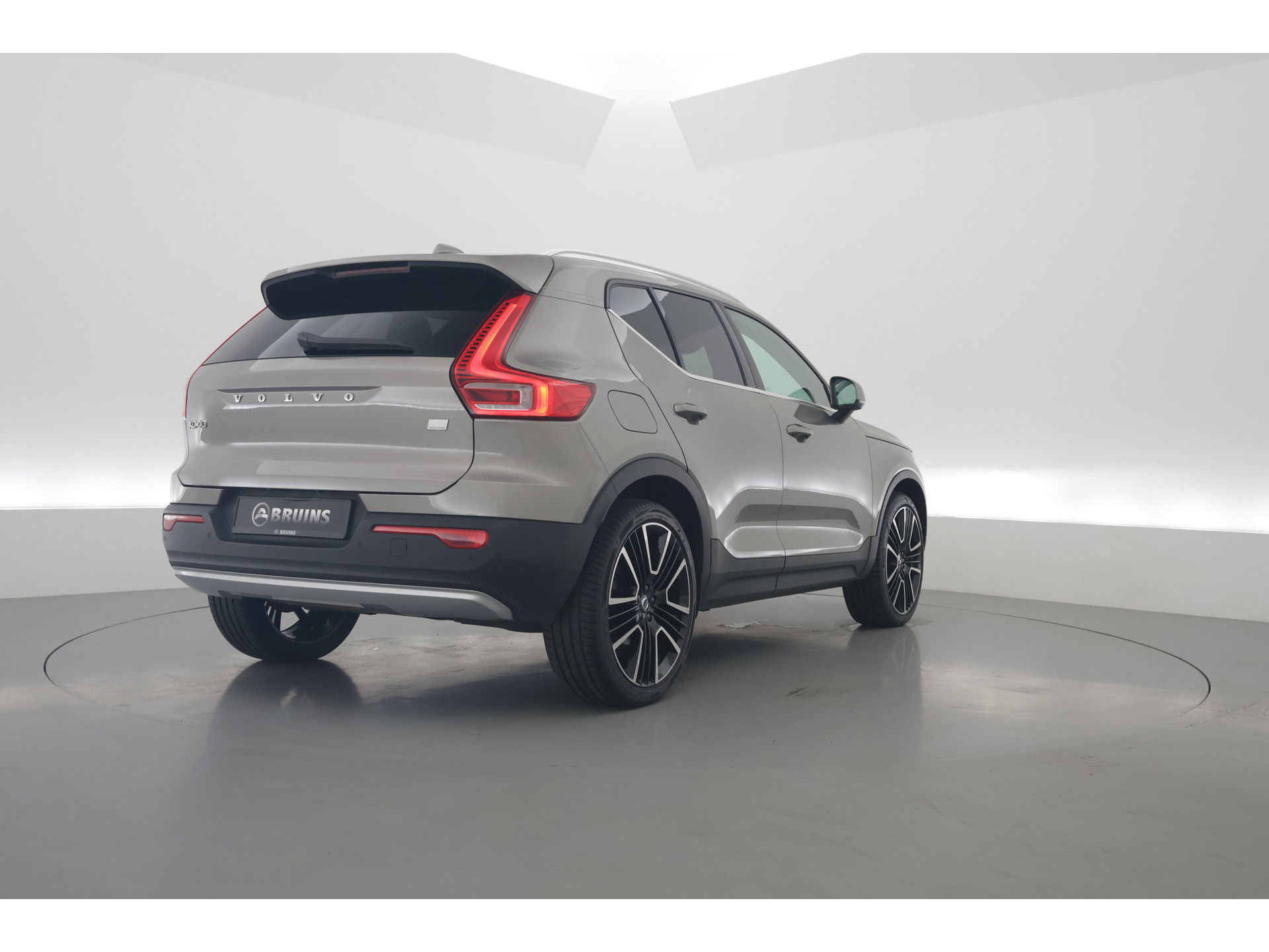 Volvo XC40 1.5 T5 Recharge Inscription | Pano-dak | Leer | 21 inch | Stoel + stuurverw. | camera |