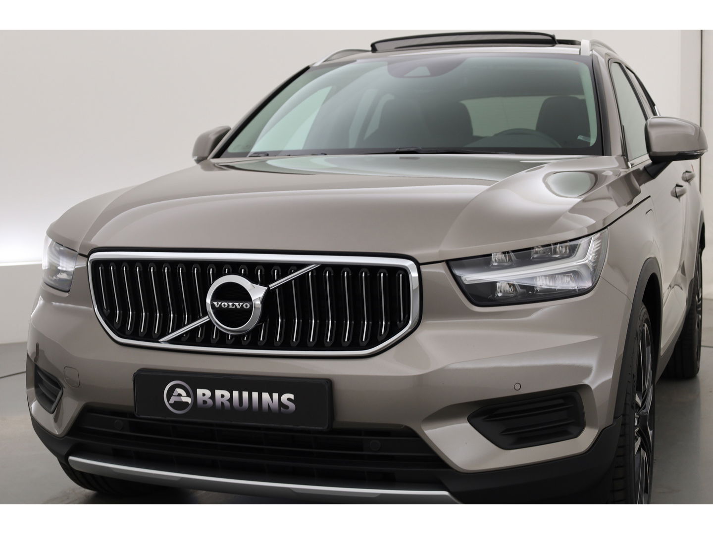 Volvo XC40 1.5 T5 Recharge Inscription | Pano-dak | Leer | 21 inch | Stoel + stuurverw. | camera |