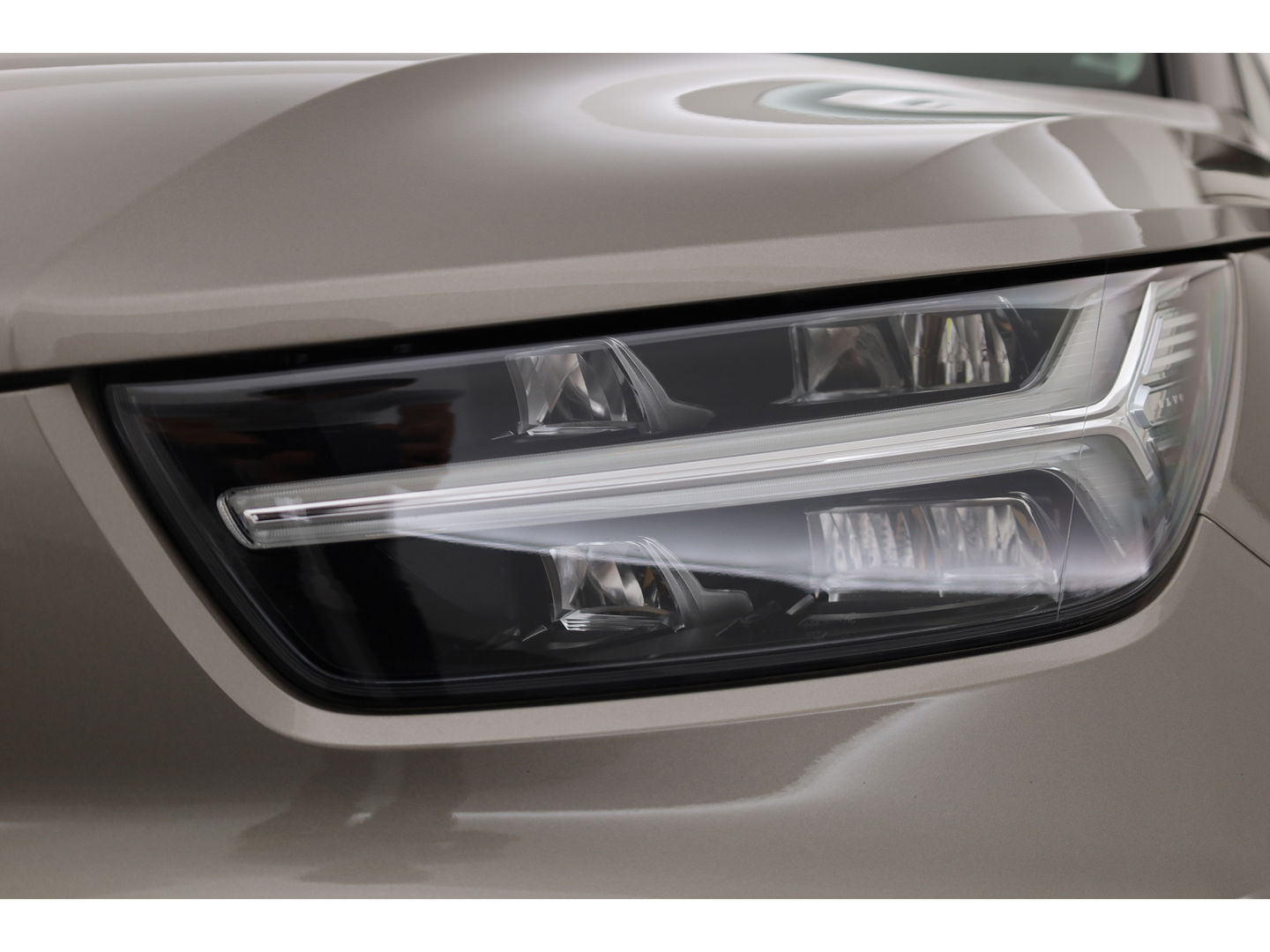 Volvo XC40 1.5 T5 Recharge Inscription | Pano-dak | Leer | 21 inch | Stoel + stuurverw. | camera |