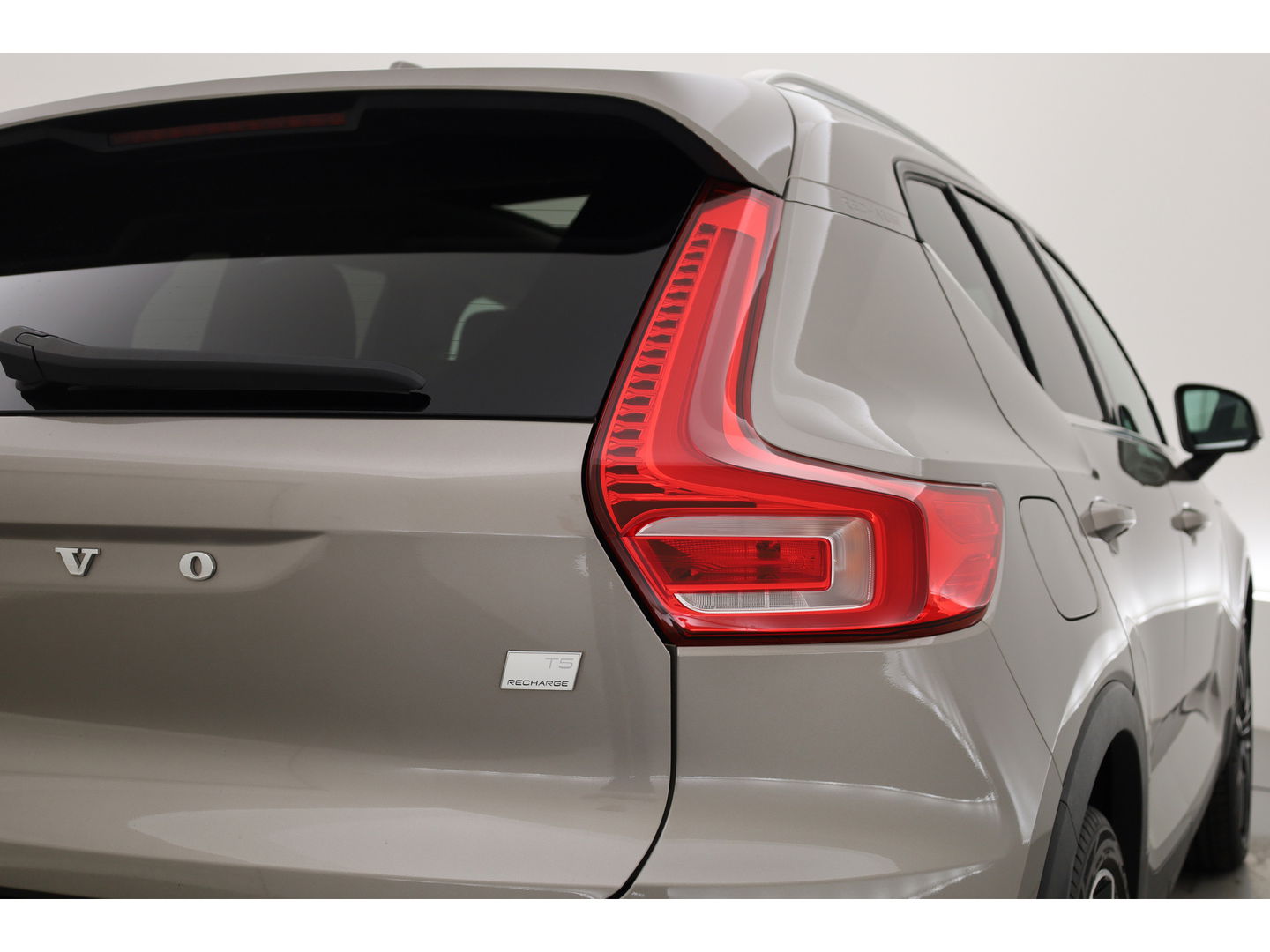 Volvo XC40 1.5 T5 Recharge Inscription | Pano-dak | Leer | 21 inch | Stoel + stuurverw. | camera |