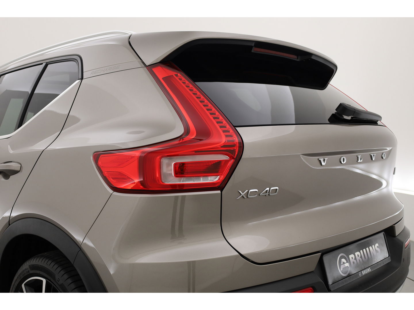 Volvo XC40 1.5 T5 Recharge Inscription | Pano-dak | Leer | 21 inch | Stoel + stuurverw. | camera |
