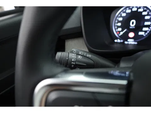 Volvo XC40 1.5 T5 Recharge Inscription | Pano-dak | Leer | 21 inch | Stoel + stuurverw. | camera |